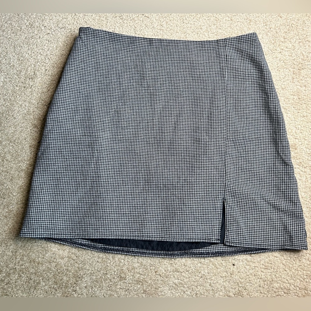 Old Navy Classic Black and White Checkered Mini Skirt size Medium